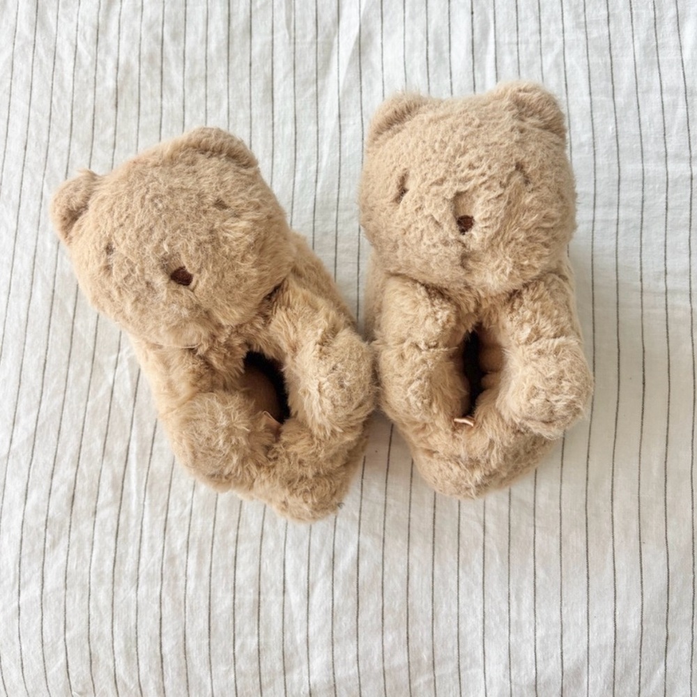 GAP toddler teddy bear slippers sz 7/8